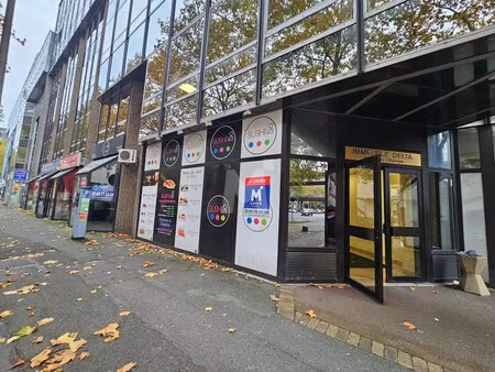 location commerce 55 m²