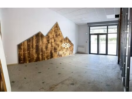 location commerce 77 m²