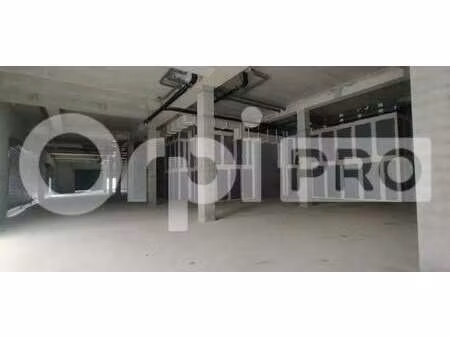 location commerce 1 134 m²