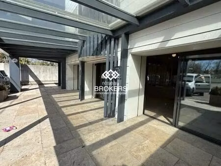 location commerce 330 m²