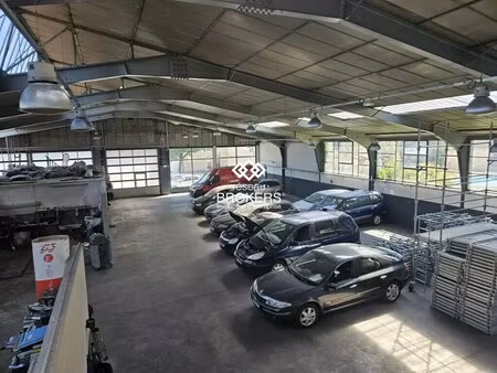 location commerce 889 m²