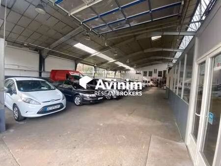 location commerce 890 m²