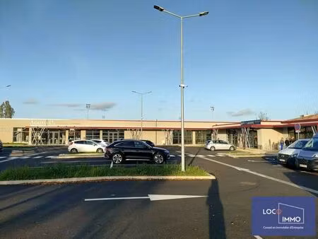 location commerce 114 m²