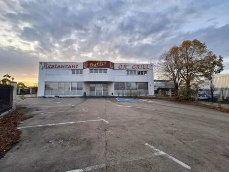 location commerce 1 100 m²