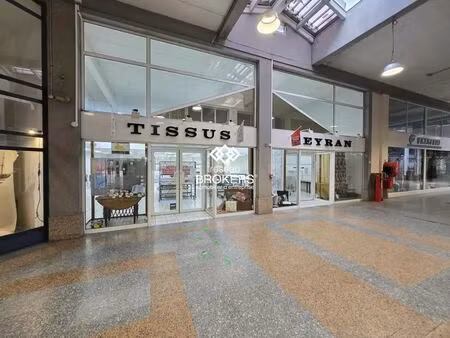 location commerce oyonnax 01100 420m²