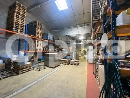 location commerce 300 m²