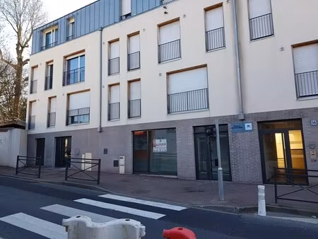 location commerce 109 m²