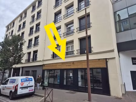 location commerce versailles 78000 86m²