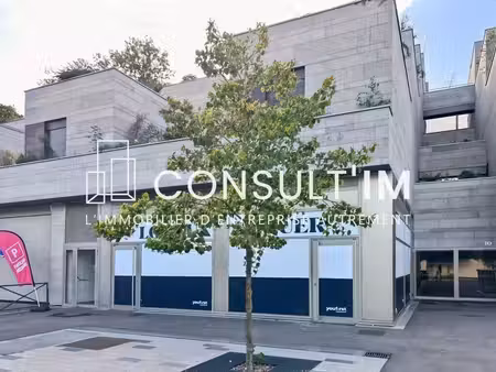 location commerce 105m² à 424m²
