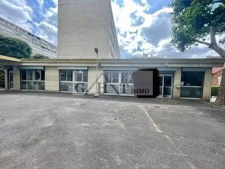 location commerce vincennes 94300 405m²