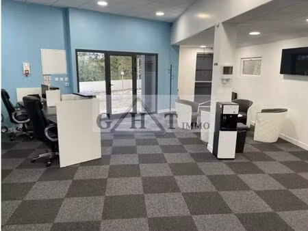 location commerce 150 m²