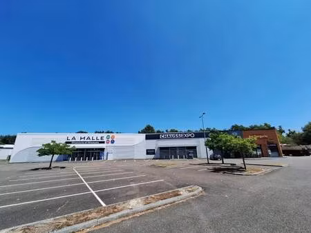 location commerce aire sur l adour 40800 610m²