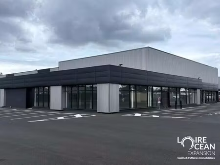 location commerce angers 49000 658m²