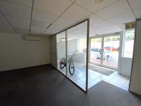 location commerce 160 m²