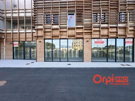 location commerce 92 m²