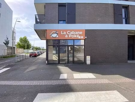 location commerce 151 m²