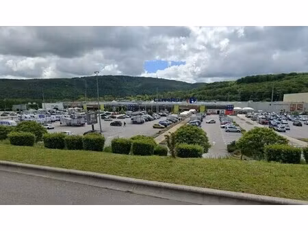 location commerce 144 m²