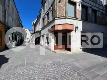 location commerce 30 m² à 69 m²