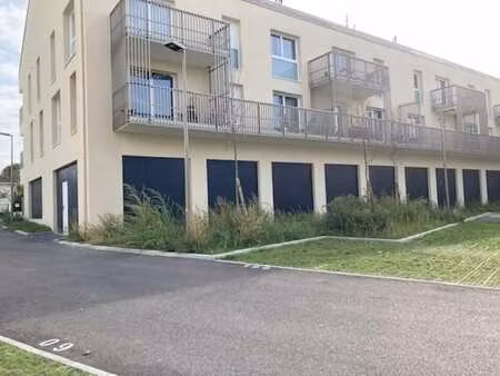 location commerce 141 m²