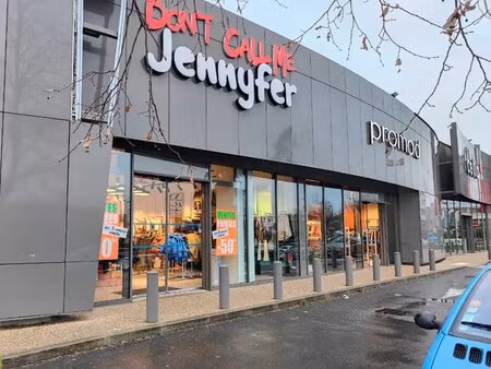 location commerce 277 m²