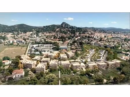 location commerce 135 m²