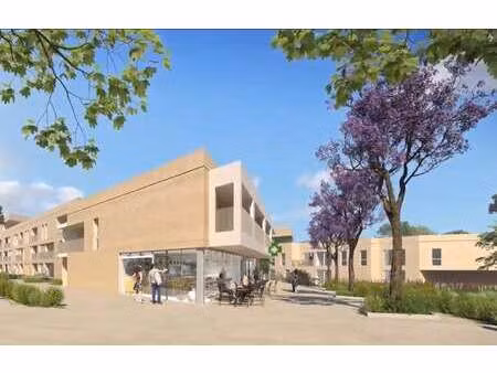 location commerce 150 m²