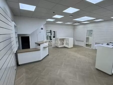 location commerce 87 m²