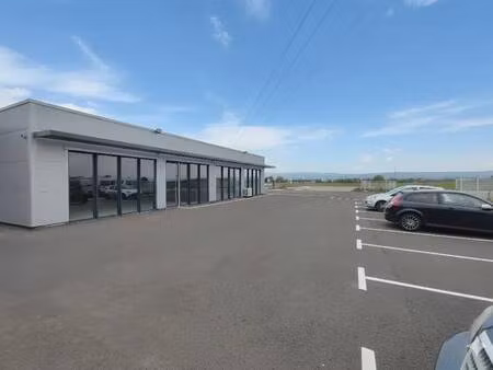 location commerce 135 m²