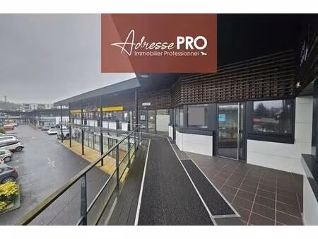 location commerce 755 m²