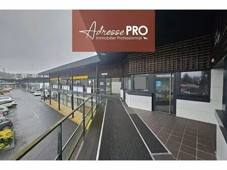 location commerce landerneau 29800 755m²