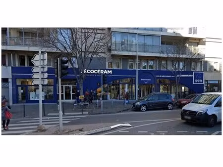 location commerce 1 000 m²