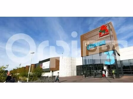 location commerce 270 m²