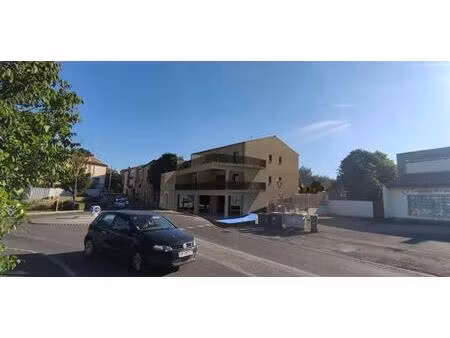 location commerce 168 m²