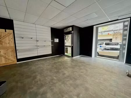 location commerce 150 m²