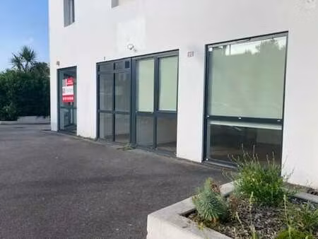 location commerce 85 m²