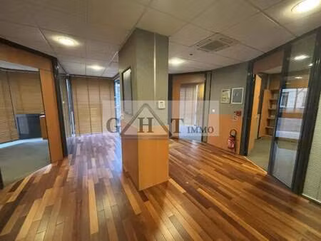 location commerce 284 m²