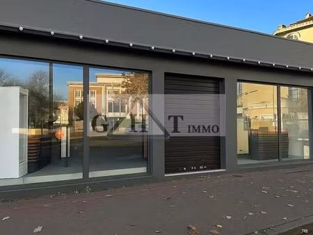 location commerce 411 m²