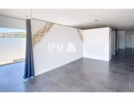 location commerce 100 m²