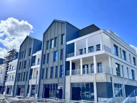 location commerce 265 m²