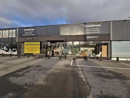 location commerce 570 m²