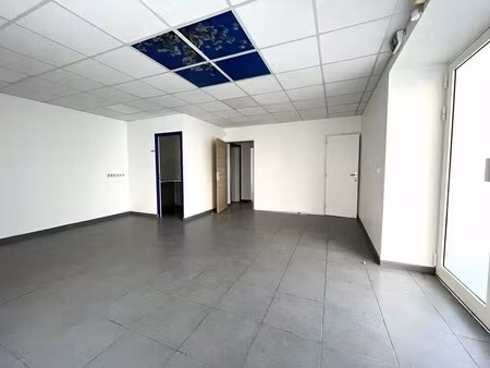 location commerce 97 m²