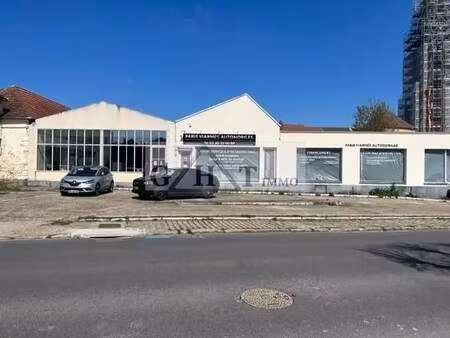 location commerce 760 m²