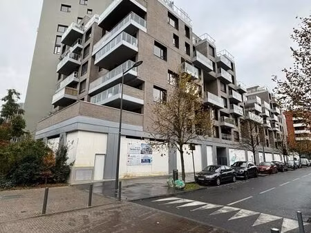 location commerce asnieres sur seine 92600 178m²