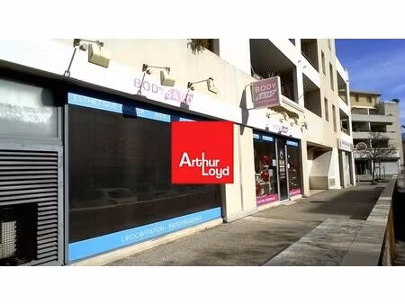location commerce 76 m² à 152 m²