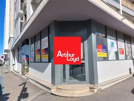 location commerce aubagne 13400 310m²
