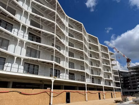 location commerce 90 m²