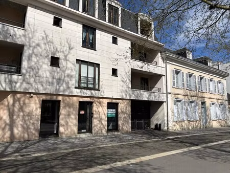 location commerce chartres 28000 120m²
