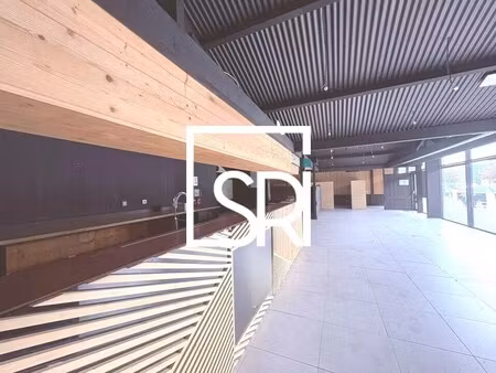 location commerce 385 m²