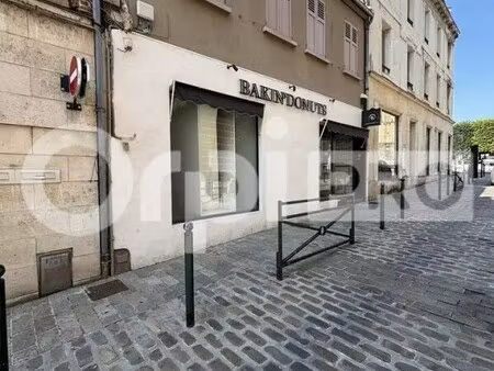 location commerce 100 m²