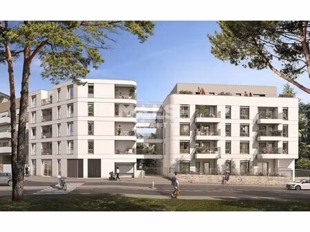 location commerce 99 m²